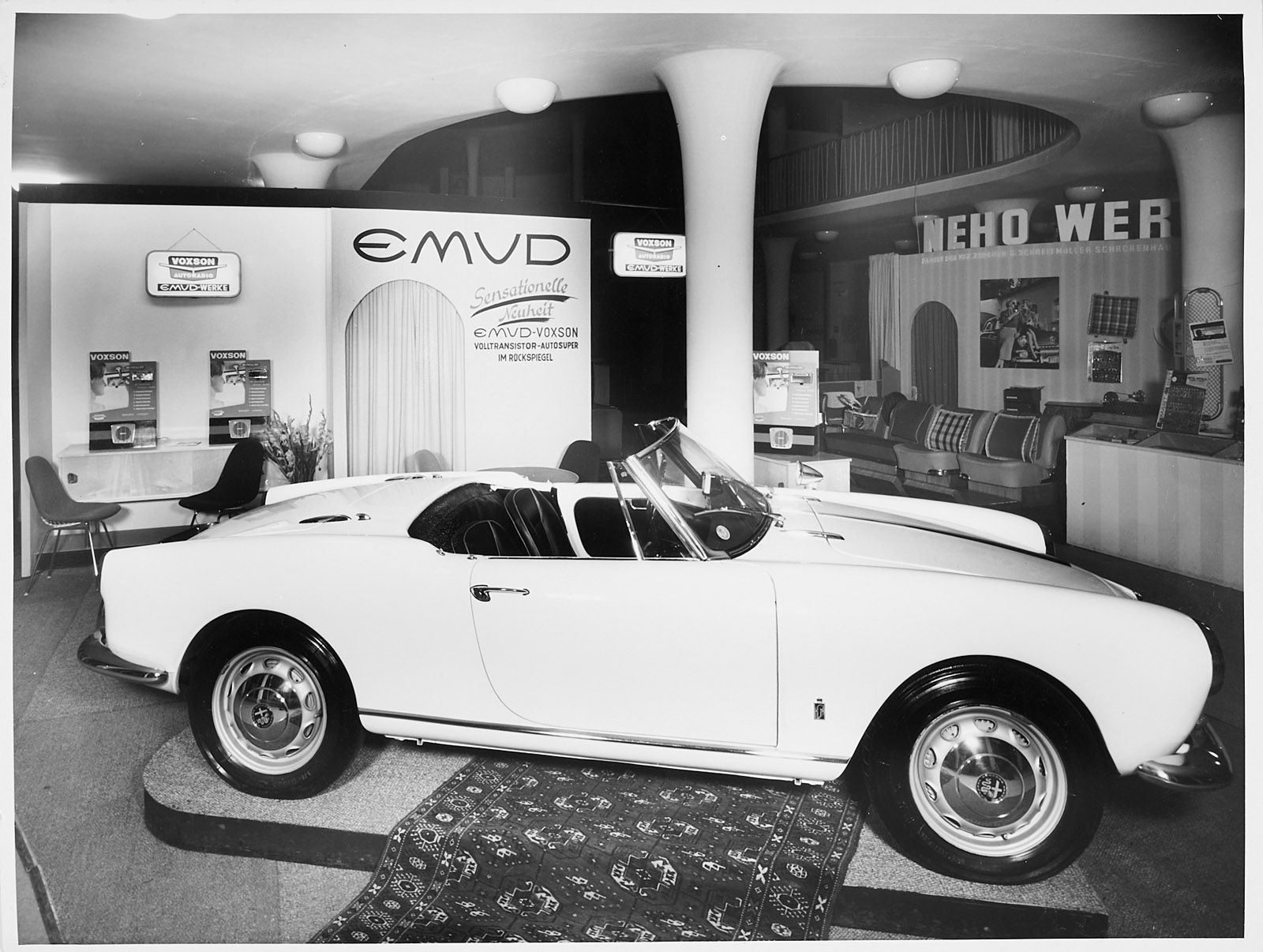 214/90 Konvolut von ca. 115 s/w- und Farbfotografien – Bild 6