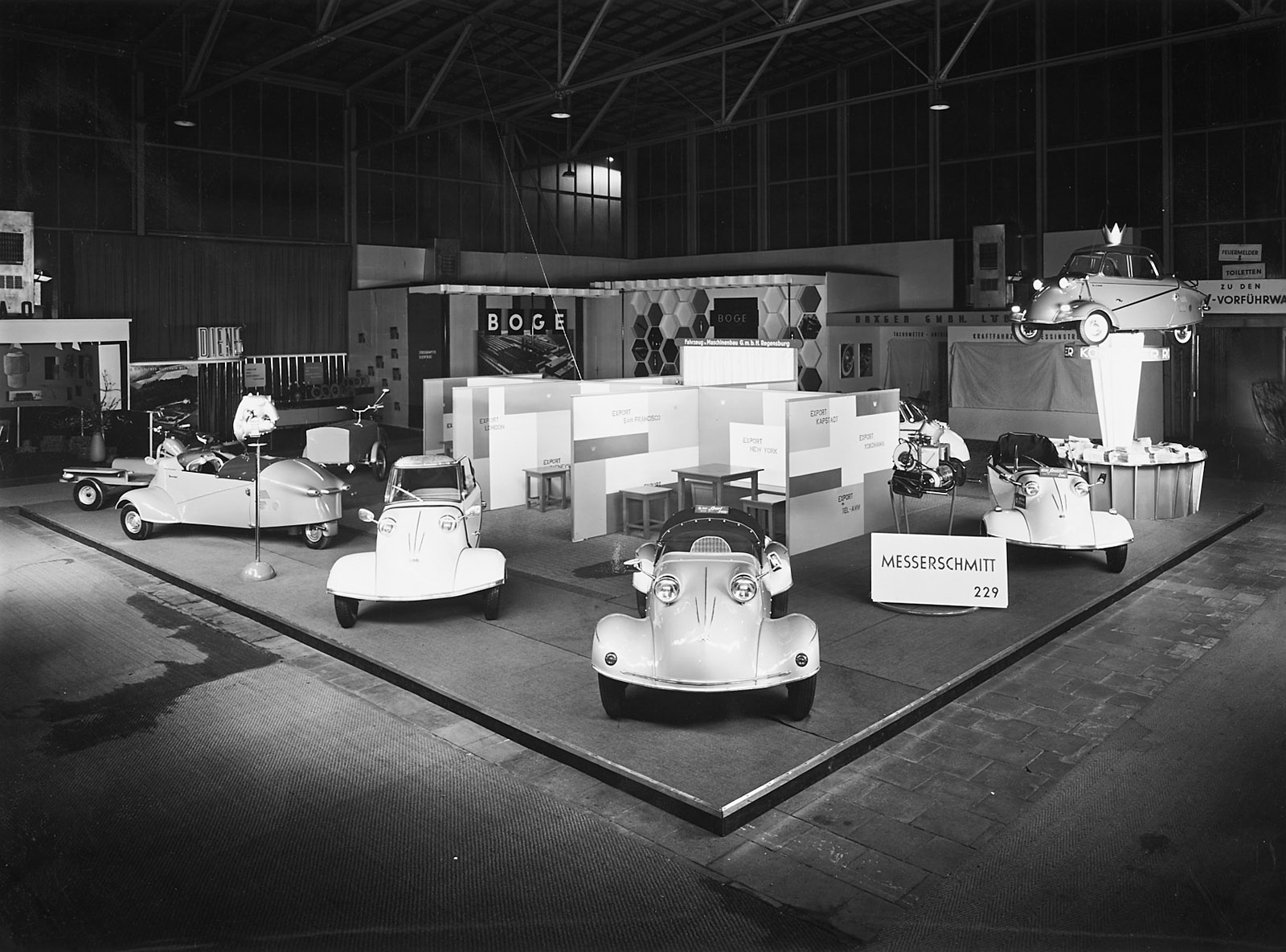 214/95 Konvolut von ca. 84 s/w- und Farbfotografien – Bild 10