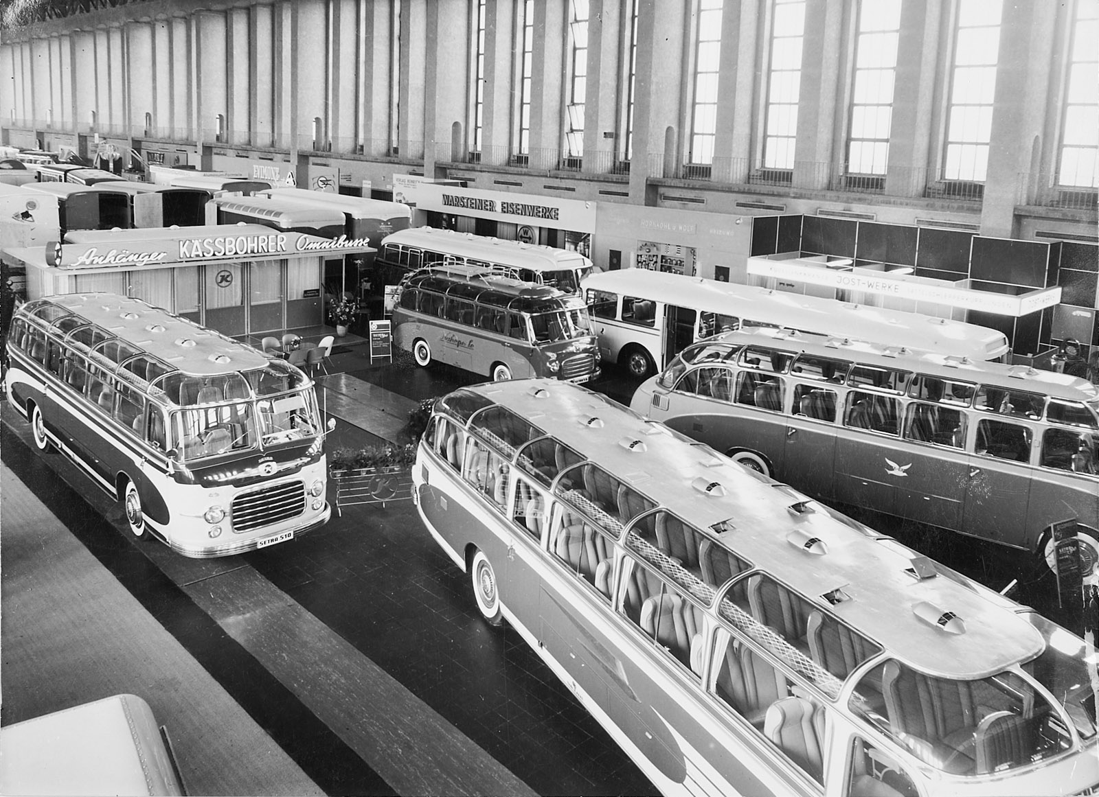 214/96 Konvolut von ca. 60 s/w- und Farbfotografien – Bild 8