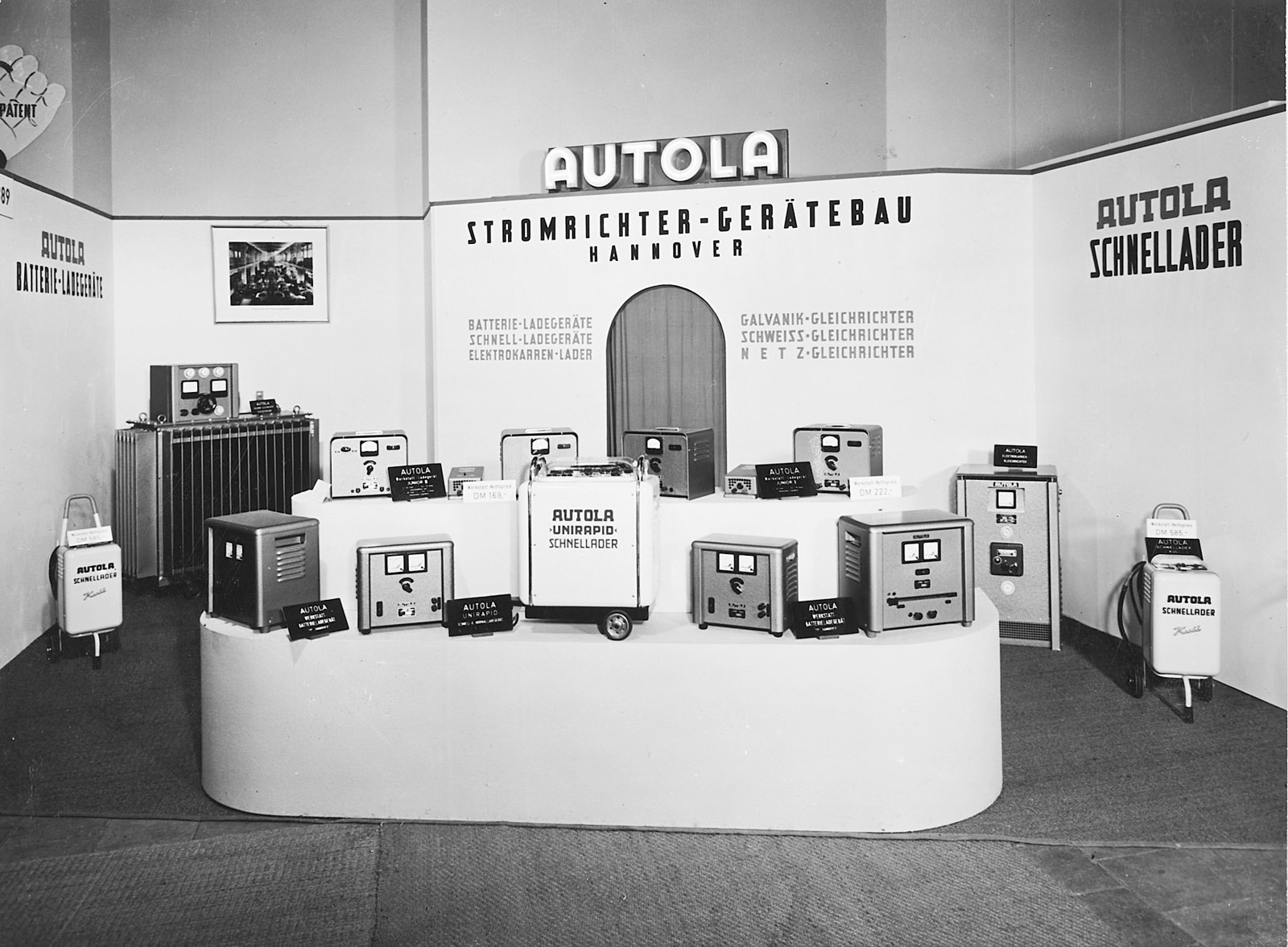 214/96 Konvolut von ca. 60 s/w- und Farbfotografien – Bild 5