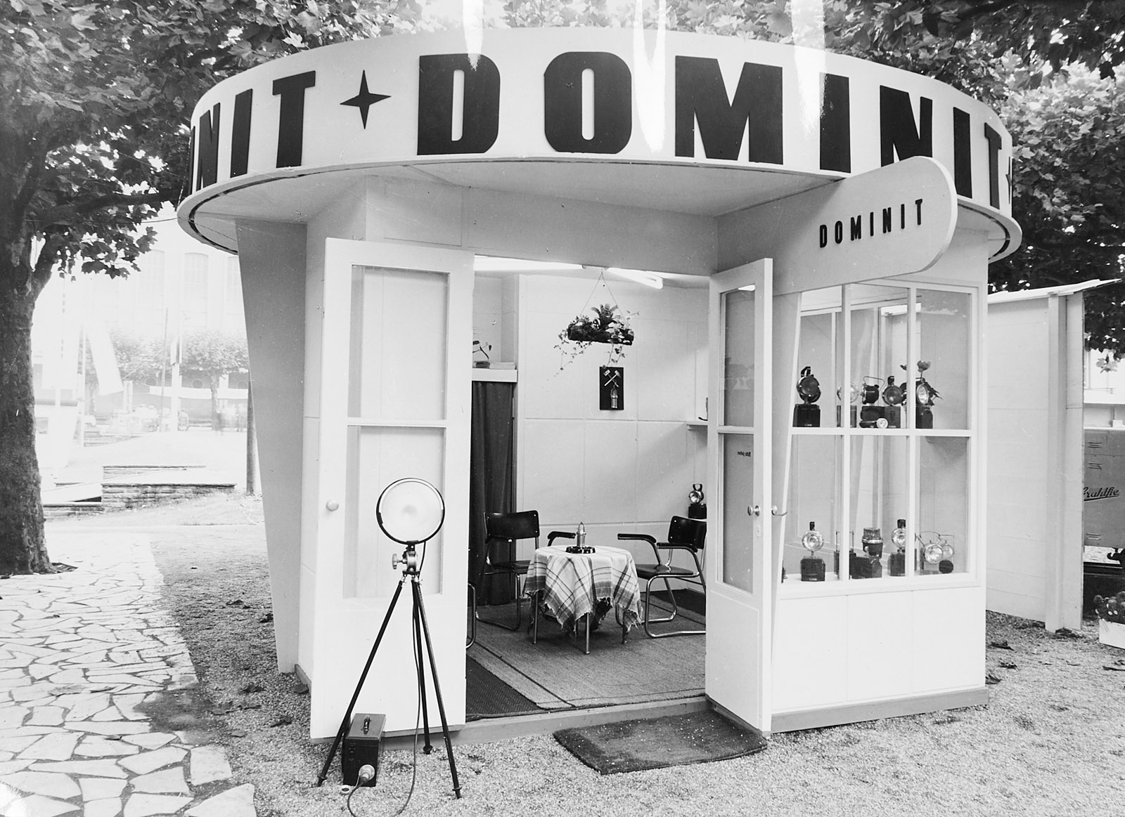 214/96 Konvolut von ca. 60 s/w- und Farbfotografien – Bild 3