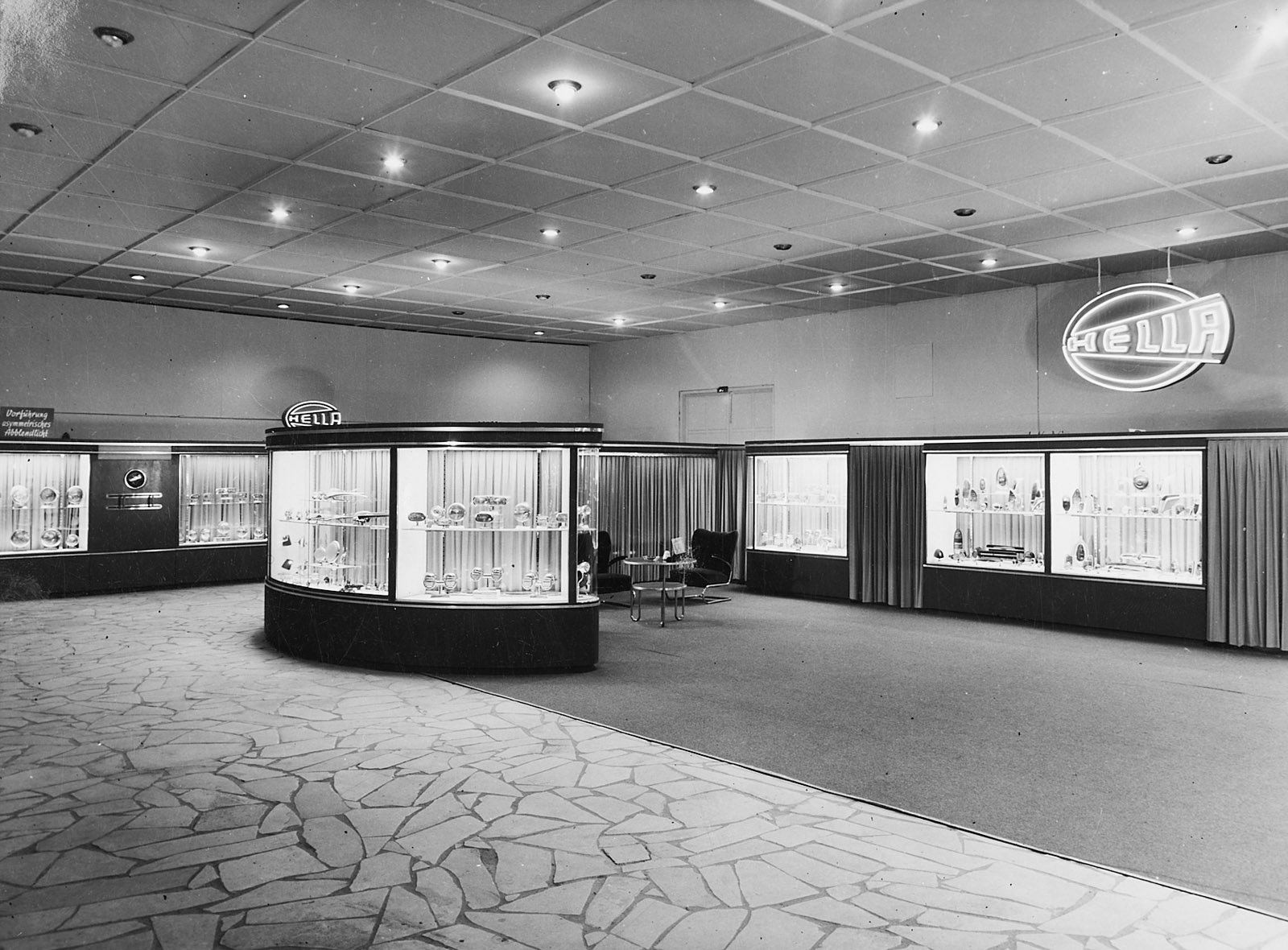 214/96 Konvolut von ca. 60 s/w- und Farbfotografien – Bild 2