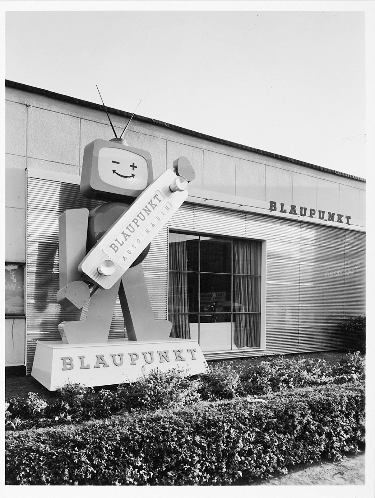 214/97 Konvolut von ca. 82 s/w- und Farbfotografien – Bild 6