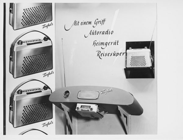 214/98 Konvolut von ca. 101 s/w- und Farbfotografien – Bild 7