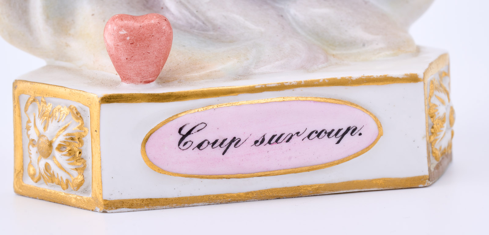 214/653 Devisenkind "Coup sur coup", Meissen um 1870 – Bild 3