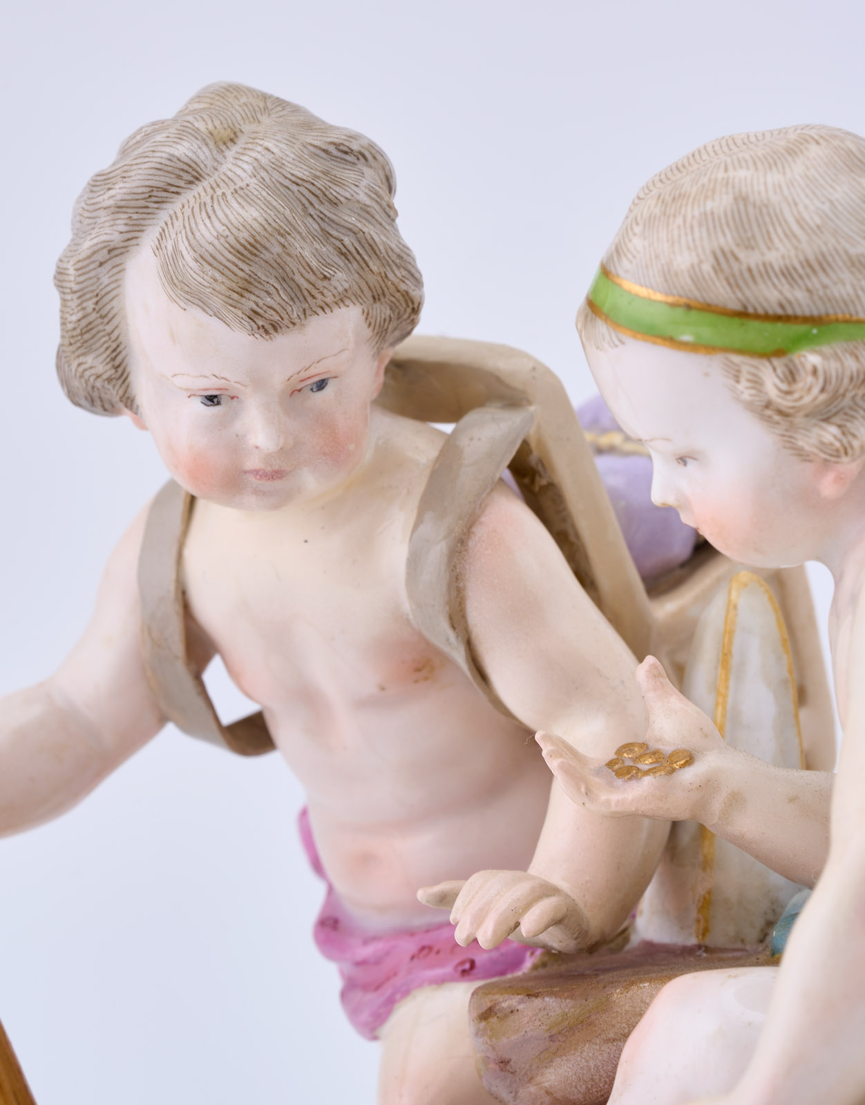 214/652 Puttengruppe "Allegorie des Handels", Meissen um 1900 – Bild 5