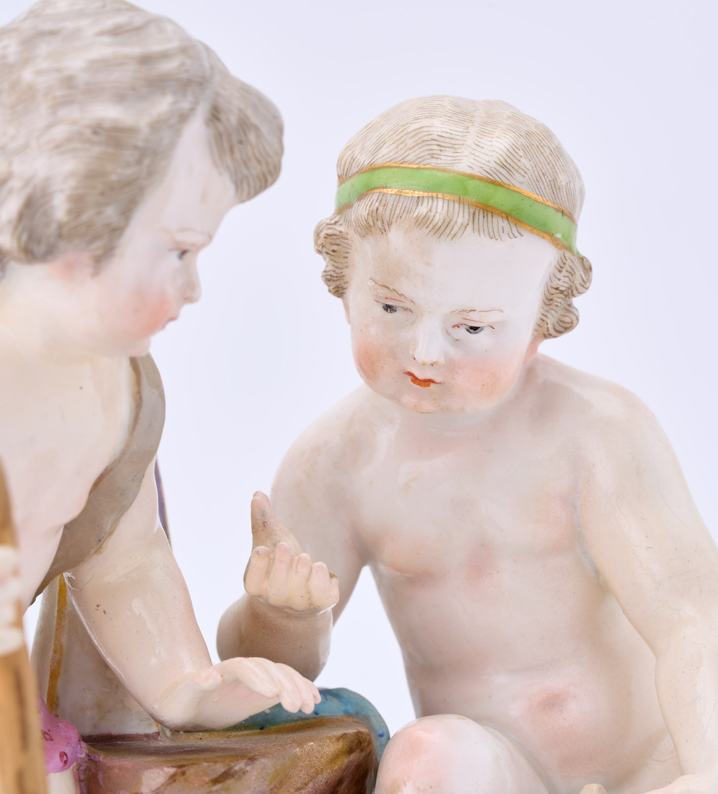 214/652 Puttengruppe "Allegorie des Handels", Meissen um 1900 – Bild 4