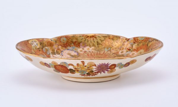 214/920 Kl. vierpaßige Satsuma-Schale, Meji, Japan um 1890 – Bild 2