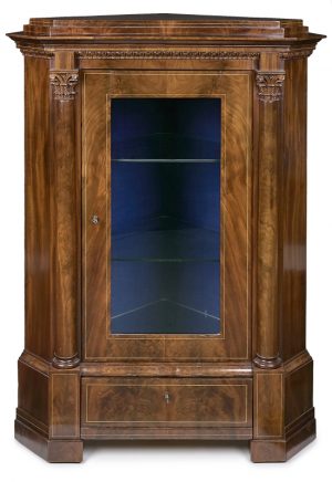 216/137 Biedermeier-Eckvitrine, norddt. um 1825-30