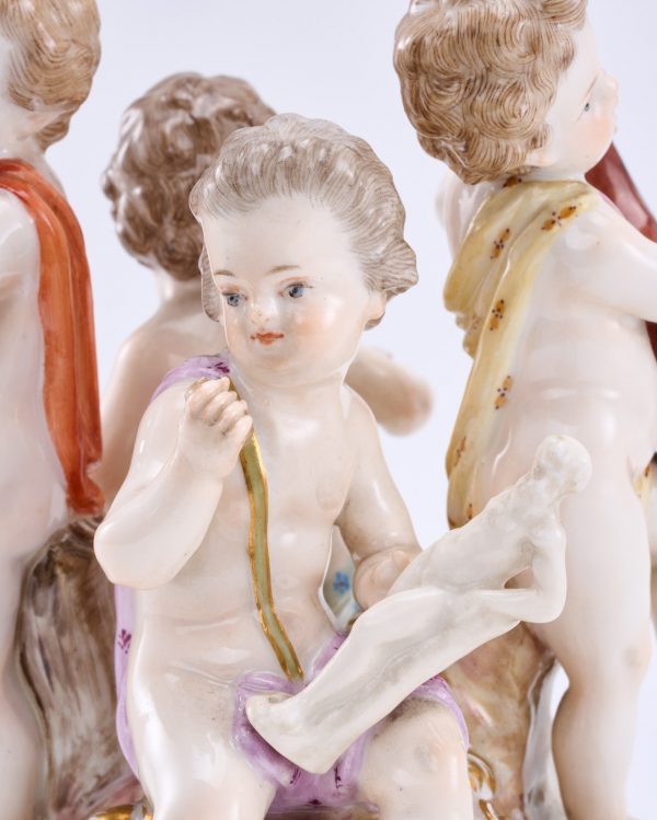 214/655 Puttengruppe "Allegorie der schönen Künste", Meissen um 1890 – Bild 3