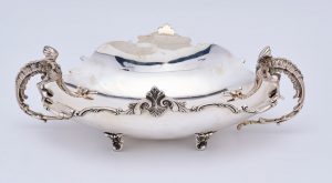 214/733 Schale mit Drachenhenkeln, 2. Hälfte 20. Jh.