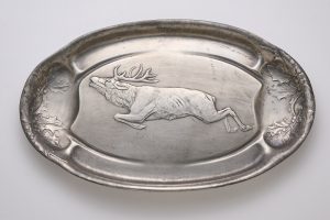 215/925 Gr. Schauplatte "Springender Hirsch", Jugendstil, Kayserzinn um 1900