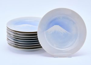 215/876: Satz von 10 Tellern "Fujiyama", Japan um 1930