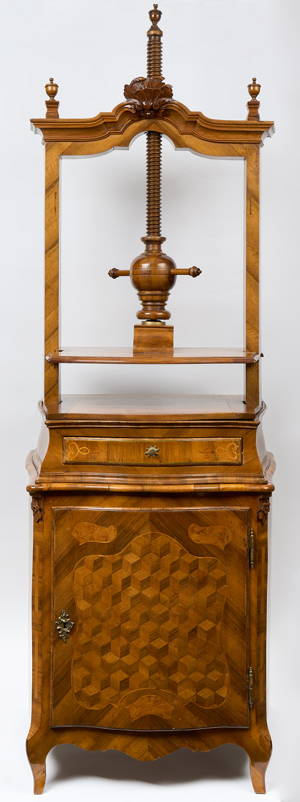 216/49 Rokoko-Wäschepresse, Bayreuth um 1760-70, wohl Gebrüder Spindler – Bild 4