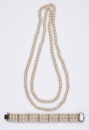 215/775: 2-tlg. Perlschmuck-Garnitur, Entw. Reiner Hoerkens nach 1973