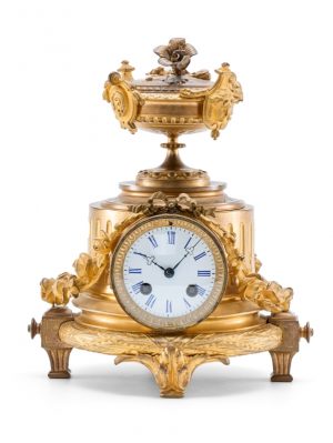 216/162 Kaminuhr, Louis XVI.-Stil, wohl um 1900.