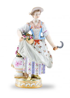 216/422 Gärtnerin mit Blumenkorb, Meissen um 1880.
