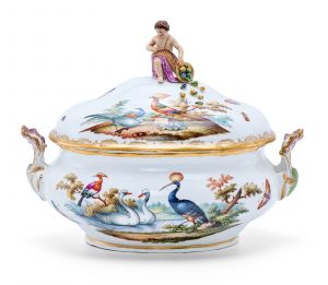216/319 Ovale Terrine mit Vogeldekor, Meissen um 1880.