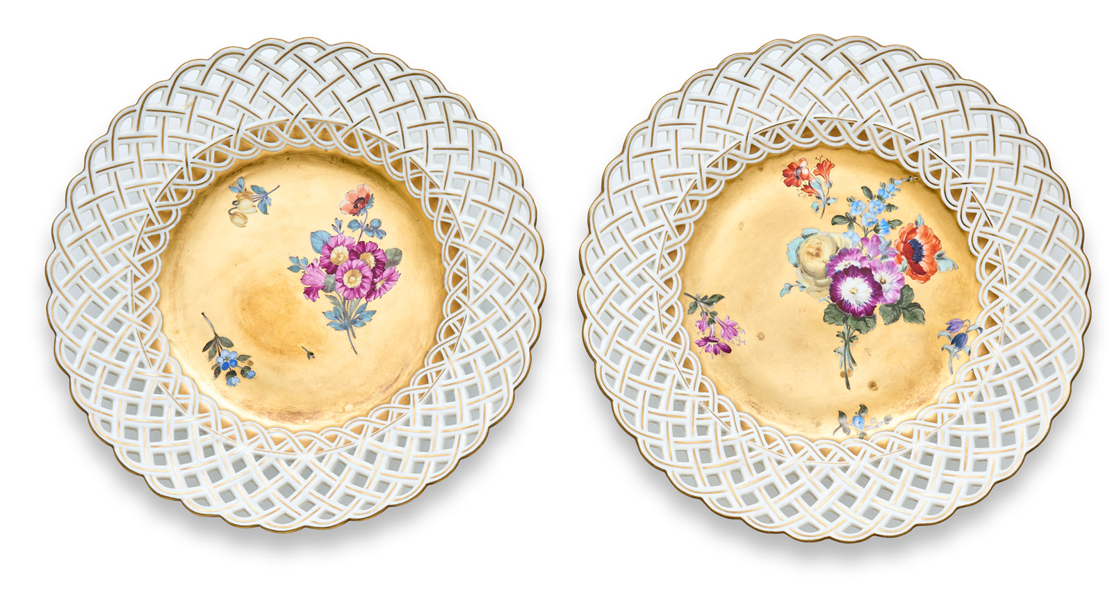 216/322 Paar Teller mit Blüten in Goldfond, Meissen Marcolini (1774-1813).