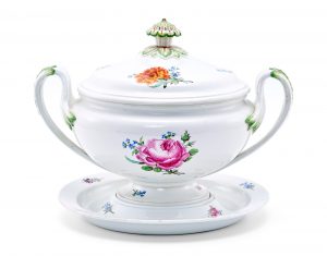 216/371 Gr. Terrine auf Unterschale, Meissen Marcolini (1774-1813).