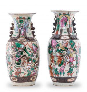 32/1693 Paar gr. Vasen, Satsuma, Japan wohl um 1900.