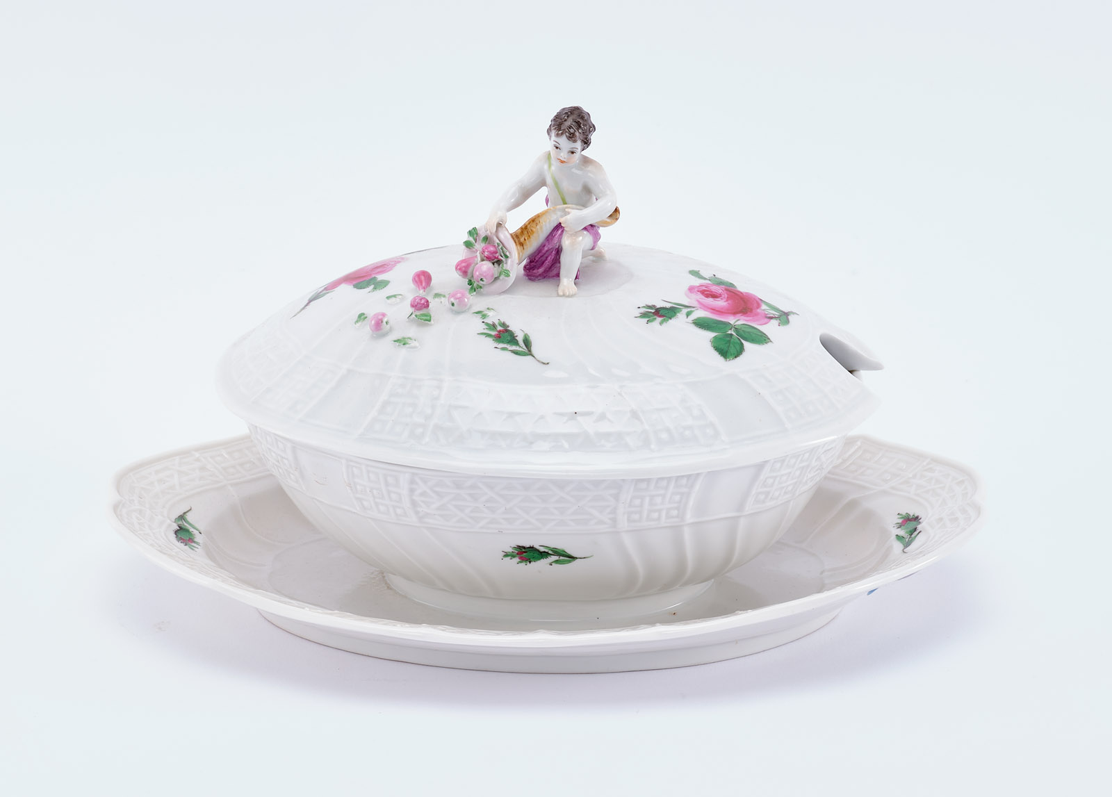 216/482 Kl. Terrine, Meissen um 1900.