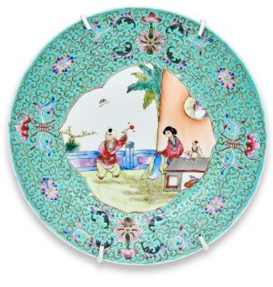 216/240 Teller "Kinder beim Spiel", China wohl um 1920.