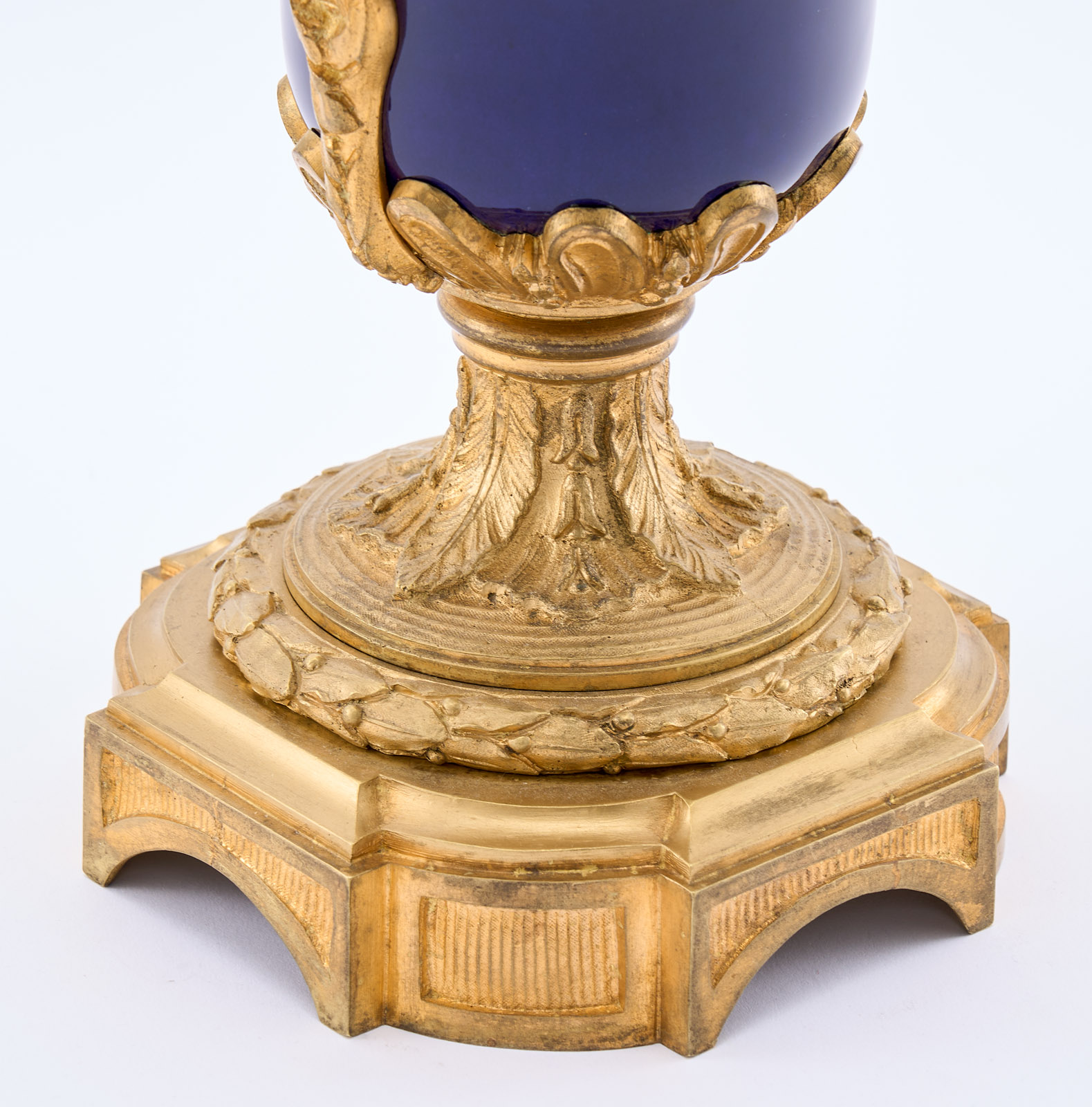 216/206 Vase in Bronzemontierung, wohl Frankreich 19. Jh. – Bild 3