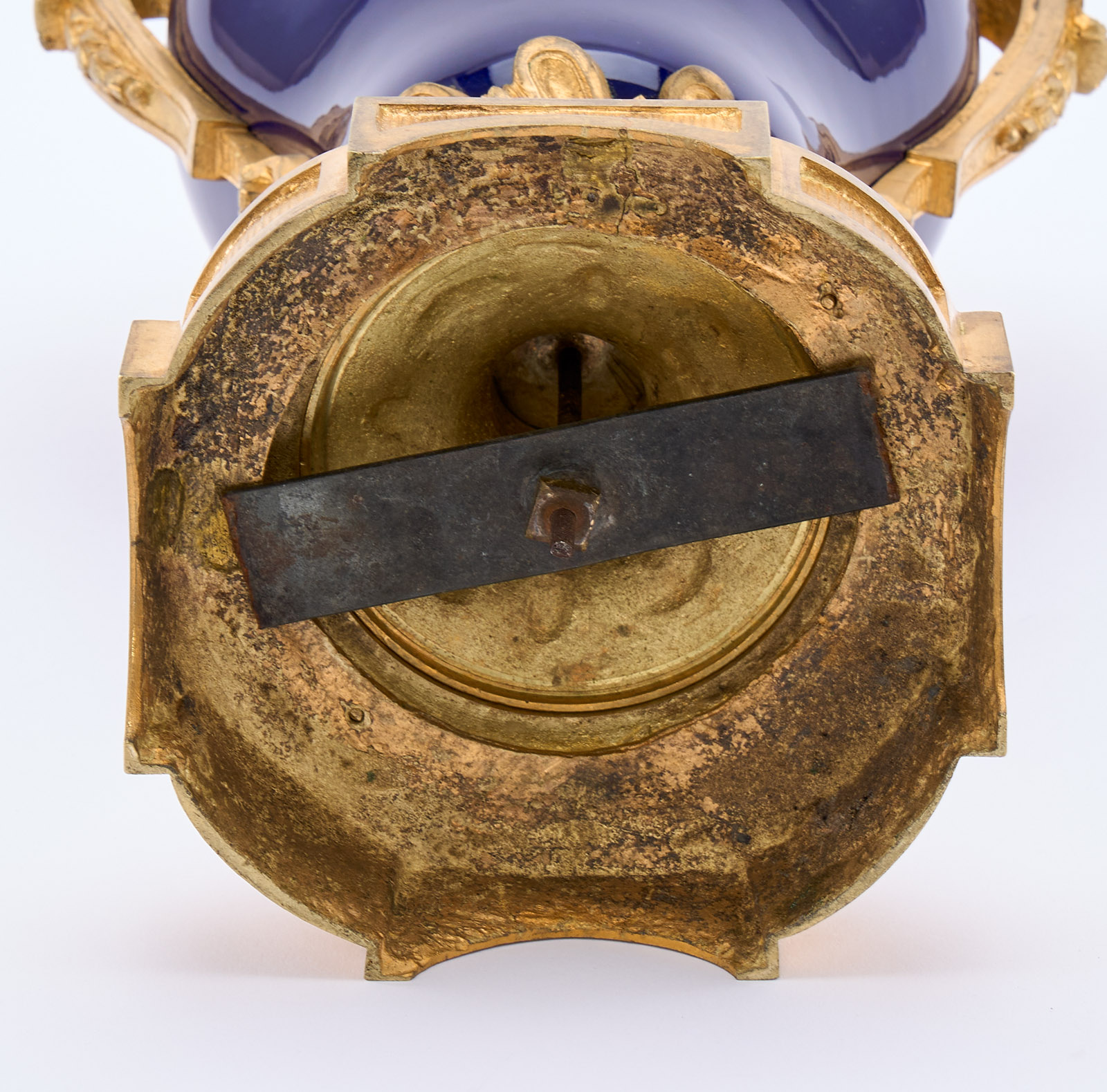 216/206 Vase in Bronzemontierung, wohl Frankreich 19. Jh. – Bild 5