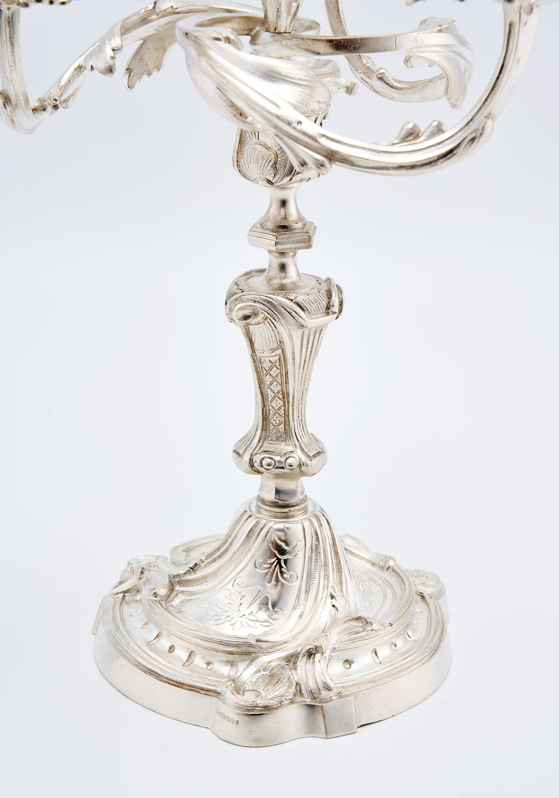 216/210 Paar 4-flamm. Leuchter, Rokoko-Stil, Alfred Daubrée 2. Hälfte 19. Jh. – Bild 4