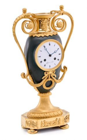 216/156 Empire-Vasenuhr, Paris um 1810