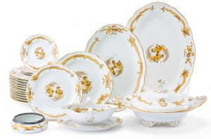 218/760 Speiseservice-Teile, Meissen um 1910 und später.