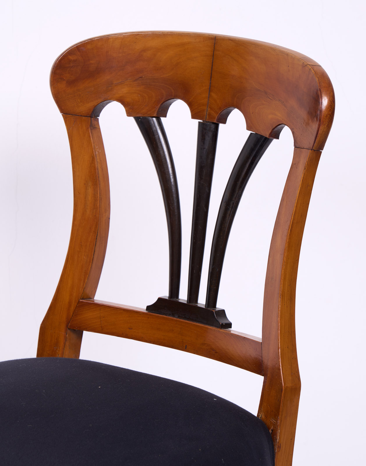 219/523 Satz v. 6 Biedermeier-Stühlen, süddt. um 1830 – Bild 3