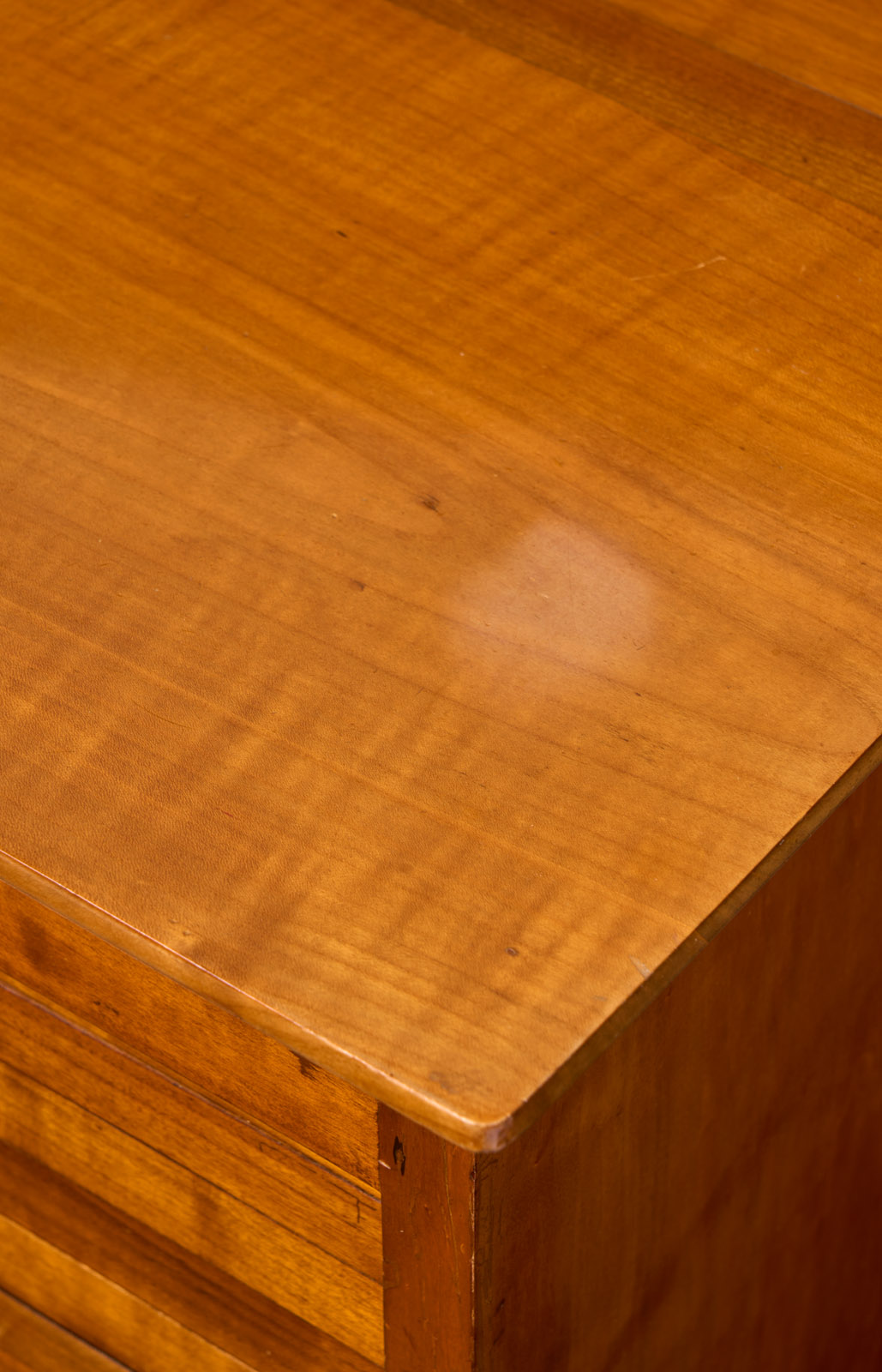 219/526 Kl. Biedermeier-Pfeilerschränkchen, süddt. um 1825 – Bild 3