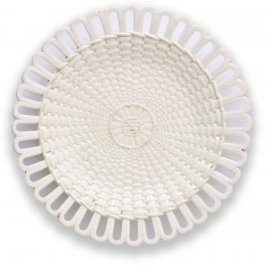 219/696 Teller in Korbflechtrelief, Wedgwood 1855.