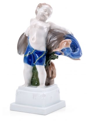 219/636 "Neckerei"/ Putto mit Kasuar, Jugendstil, Rosenthal um 1910.