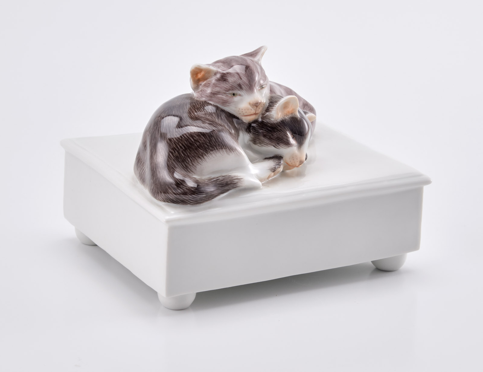219/731 Zwei Katzen auf Hocker, Meissen 2000. – Bild 2