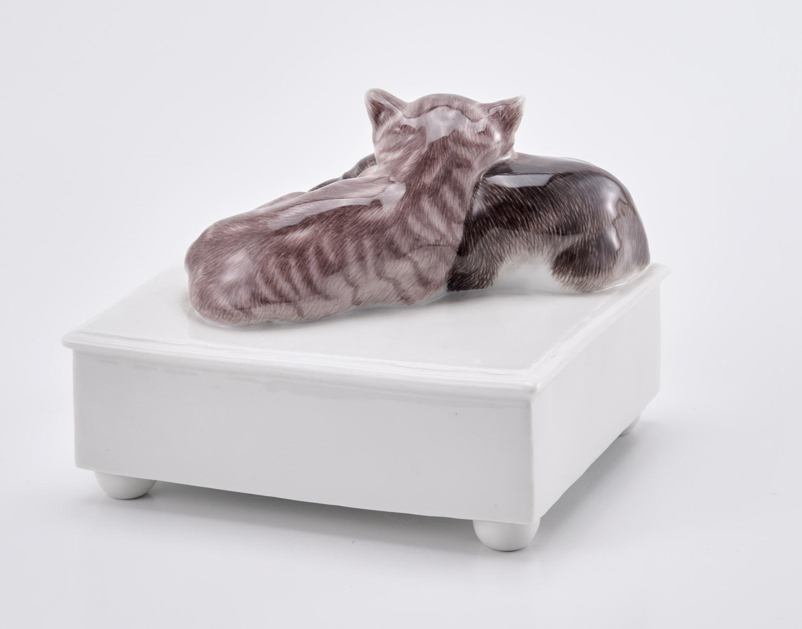 219/731 Zwei Katzen auf Hocker, Meissen 2000. – Bild 6