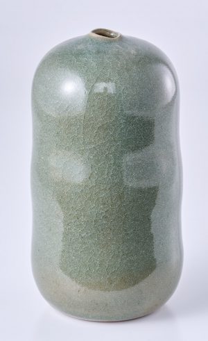 219/613 Studiokeramik Horst Kerstan: Graue Kürbisvase, 1983.
