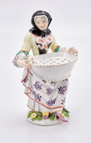 219/706 Frau mit Blumenkorb/ Steckvase, Meissen um 1750.