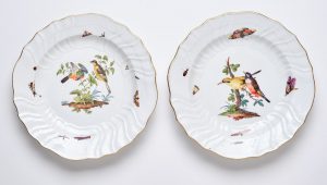 219/707 Paar Speiseteller "Vögel und Insekten", Meissen um 1760.
