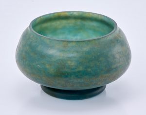 219/1028 Kugelige Schale, Art Deco, Daum Nancy um 1920.