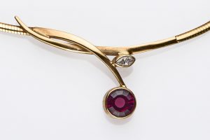 219/900 Goldcollier mit Almandin
