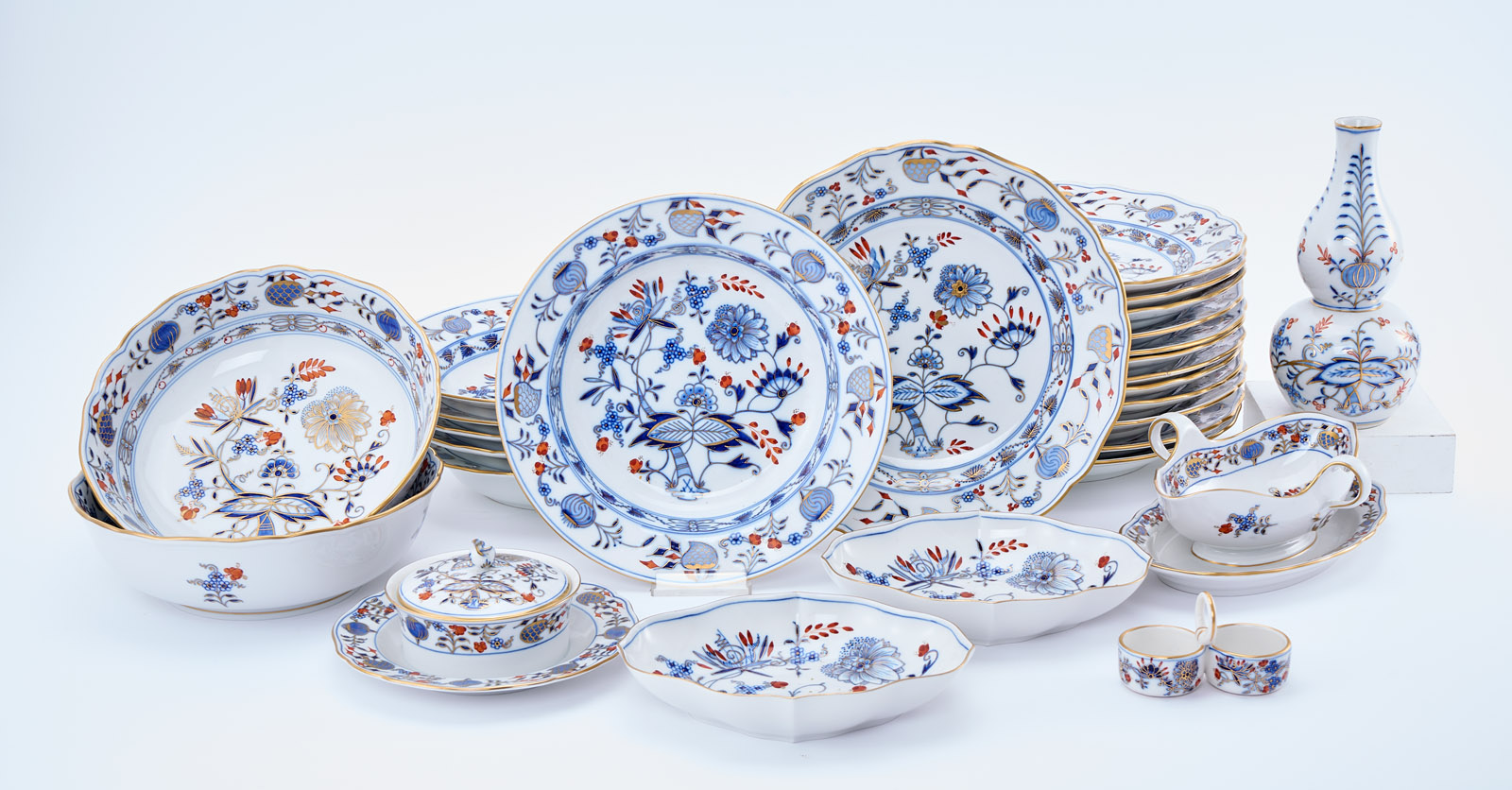 219/753 Speiseservice-Teile, Meissen um 1890 - 1983.