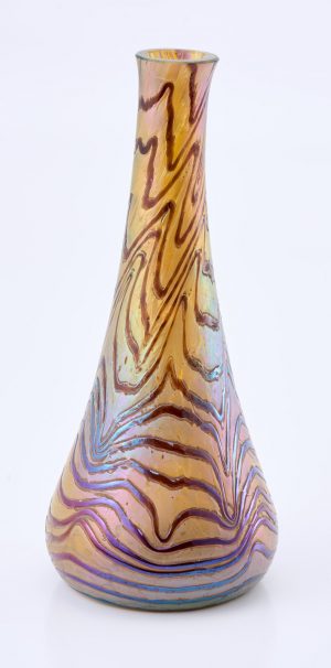 219/1047 Kl. Solifleurvase mit Fadenauflage, Jugendstil, um 1900.