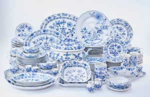 219/749 Speise-/ Kaffee-Service für mind. 6 Pers., Meissen um 1870 - 2006.