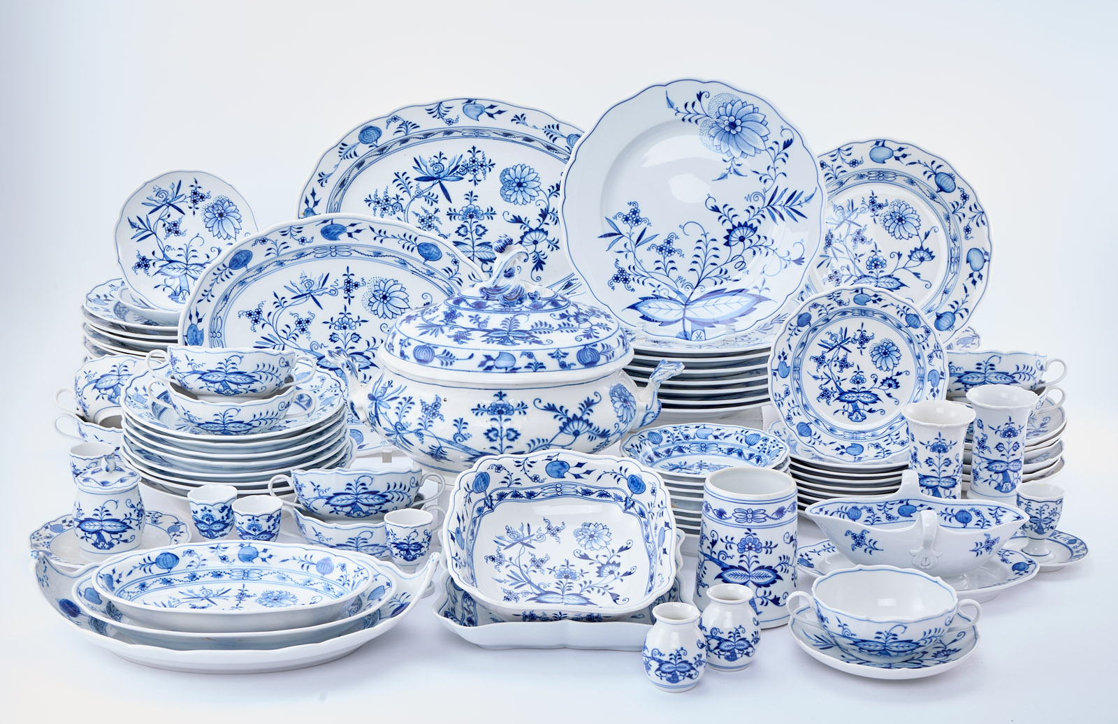 219/749 Speise-/ Kaffee-Service für mind. 6 Pers., Meissen um 1870 - 2006.