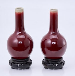 219/1084 Paar kl. Ochsenblut-Vasen, China wohl 19. Jh.