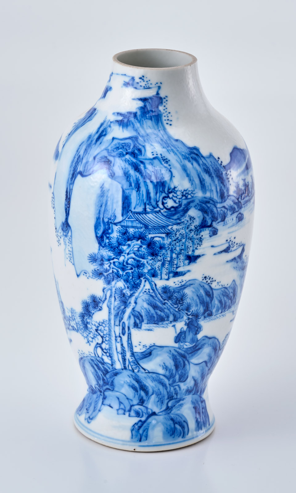 219/1073 Kl. Vase "Berglandschaft", China wohl 19. Jh.
