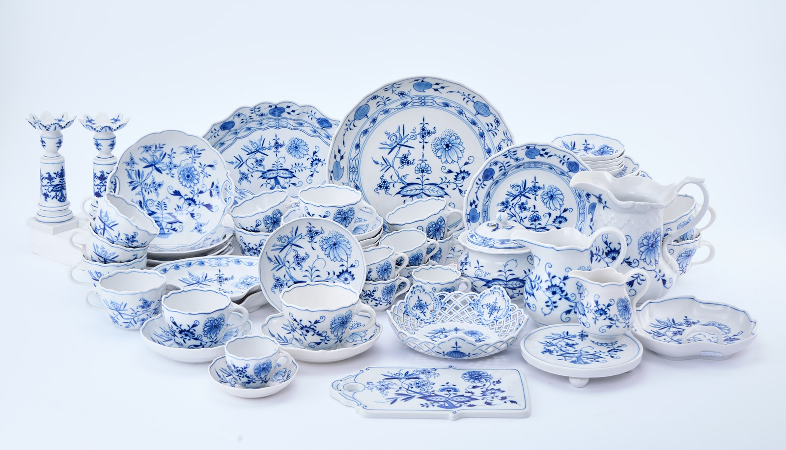 219/749 Speise-/ Kaffee-Service für mind. 6 Pers., Meissen um 1870 - 2006. – Bild 2